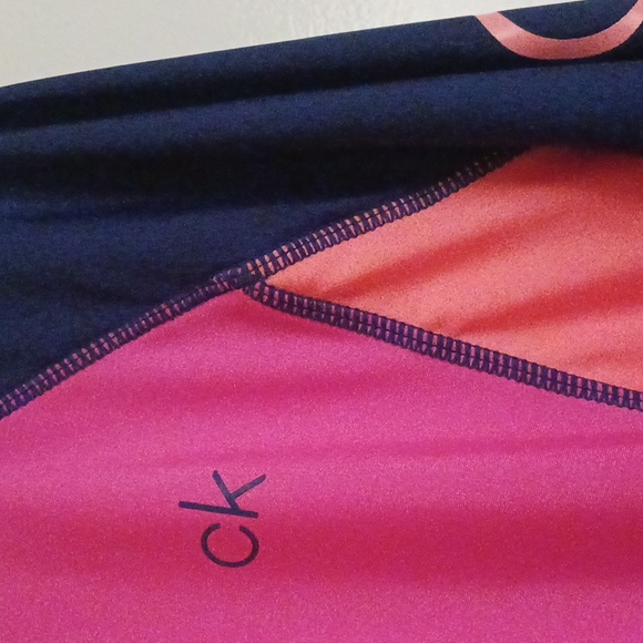 Calvin Klein Rashguard - Picture 3 of 3